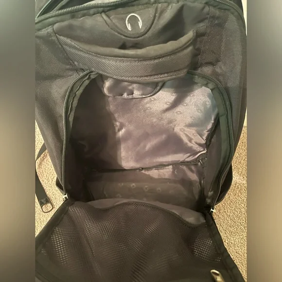 SwissGear 1271 Scansmart Laptop Backpack, BLACK, 16-Inch - Picture 4 of 9